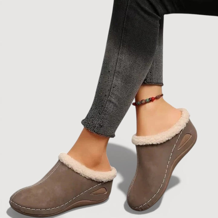Novi – Comfort Mule Slipper