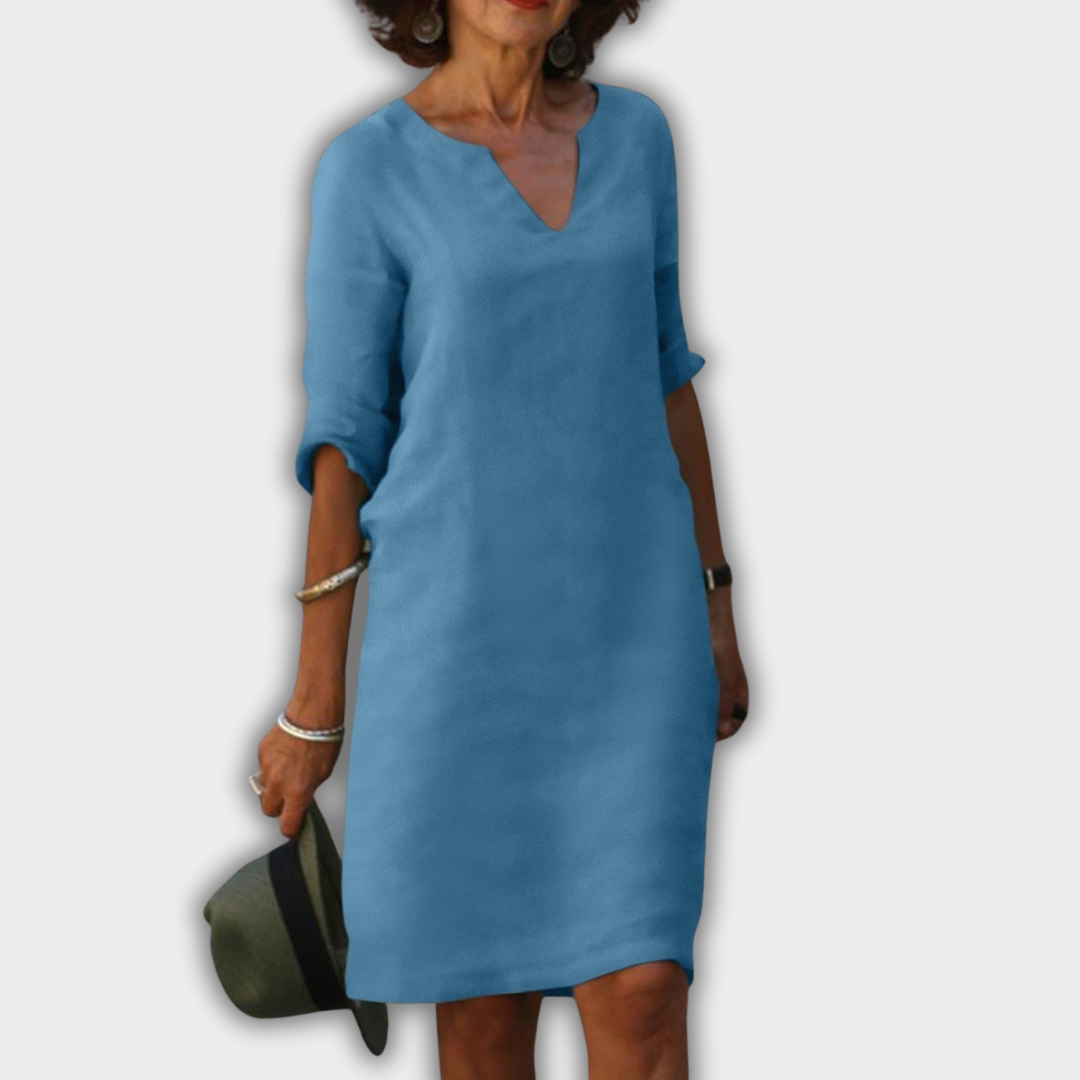 Lyns - dress with V-neck