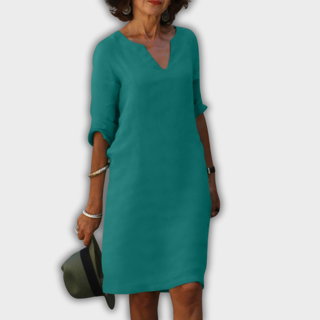 Lyns - dress with V-neck